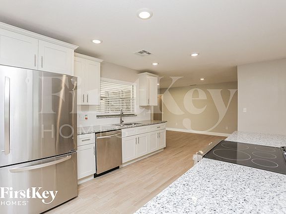 5th image of 7033 Crestlake Dr