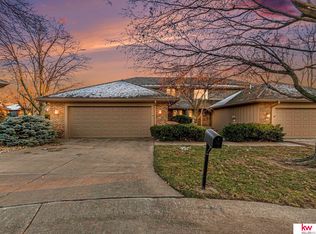 10206 Fieldcrest Dr, Omaha, NE 68114