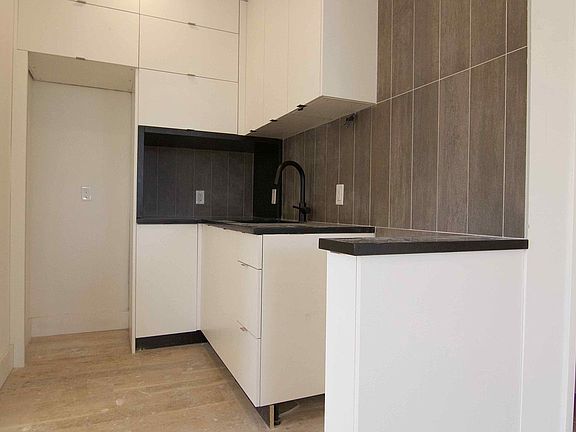5th image of 1509 Jefferson Ave #3R