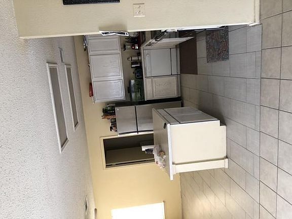 5th image of 3073 Hill St