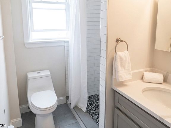 4th image of 57 Glenridge Ave APT 2R