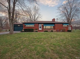 27627 W Huron River Dr, Flat Rock, MI 48134