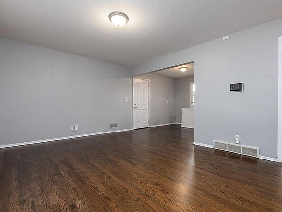 4th image of 4837 Evanston Ave
