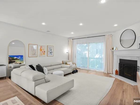 111 Washington Ave, Fort Lee, NJ 07024