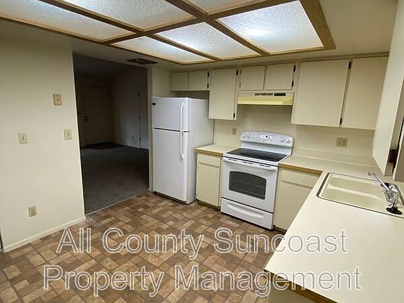 3rd image of 519 Curlew Pl E