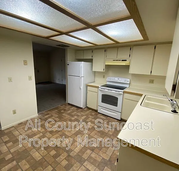 519 Curlew Pl E — Photo 1