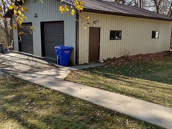 3rd image of 3653 Hillside Dr
