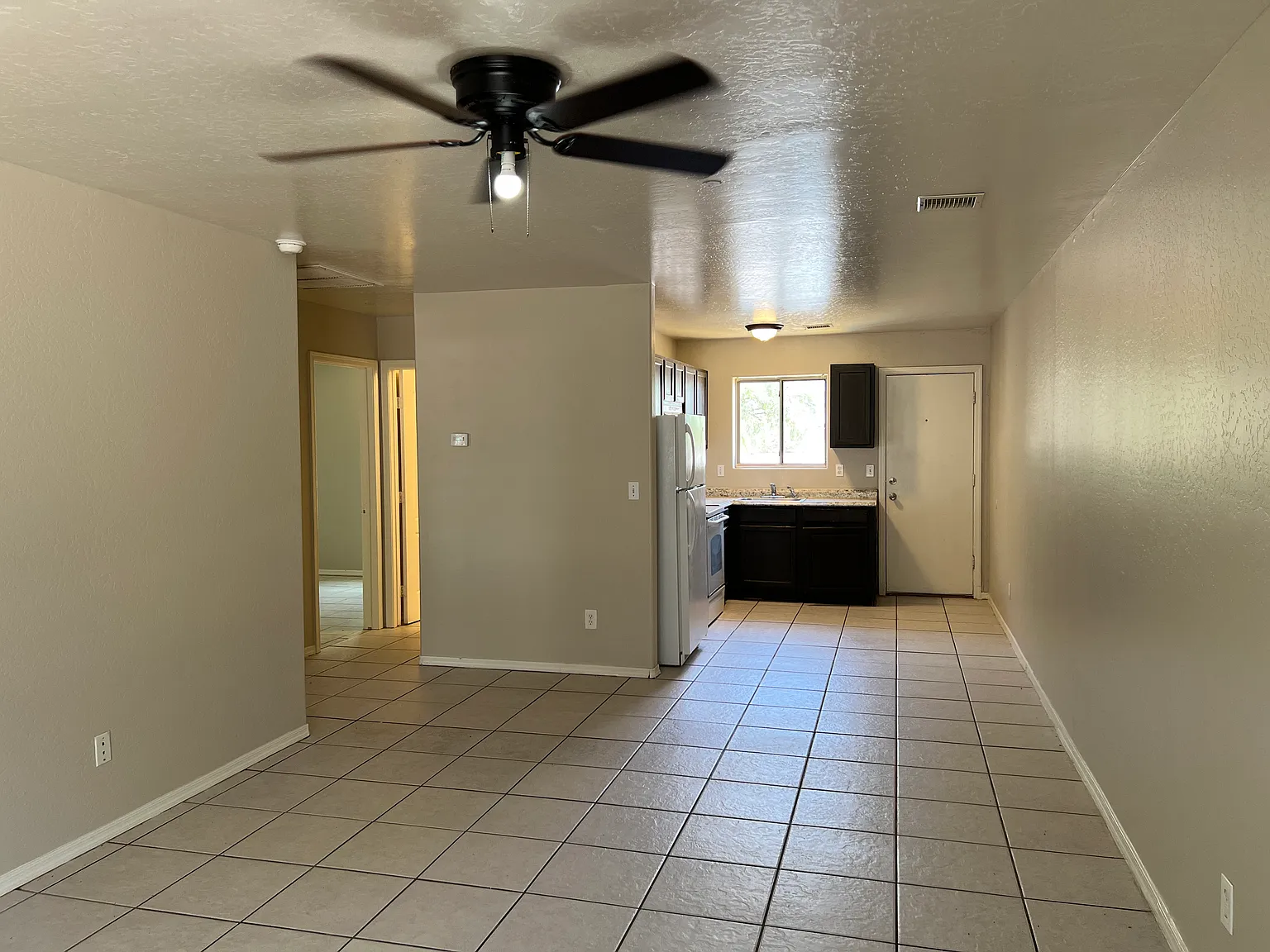 2 bedrooms 1 bath unit in Eloy with washer and dryer included. — Photo 3