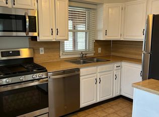 143 Dunnlea Rd, Fairfield, CT 06824