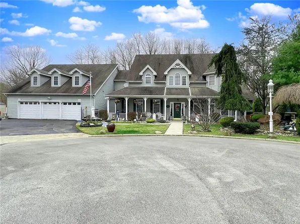 55 Emerald Ct, Staten Island, NY 10309