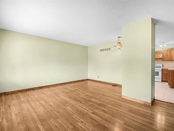 5th image of 2650 Causeway Dr