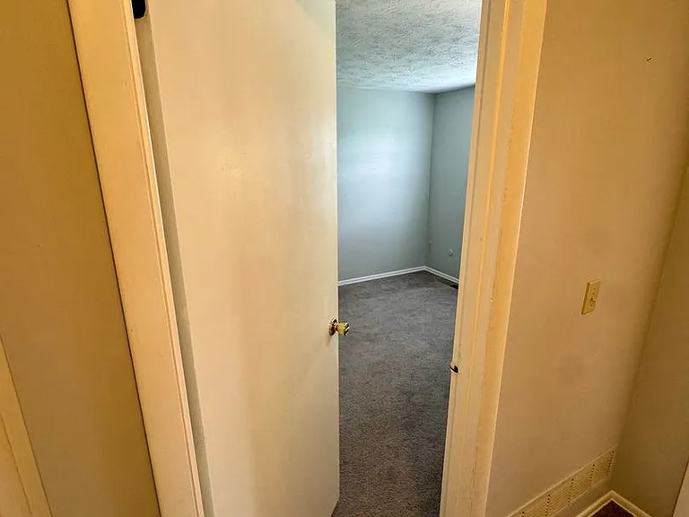 244 E Commons Dr — Photo 36