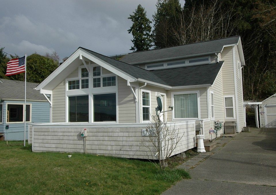 1st image of 1751 Beach Dr E