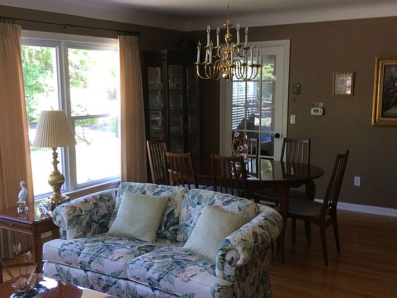 5th image of 2940 Maplewood Dr SE