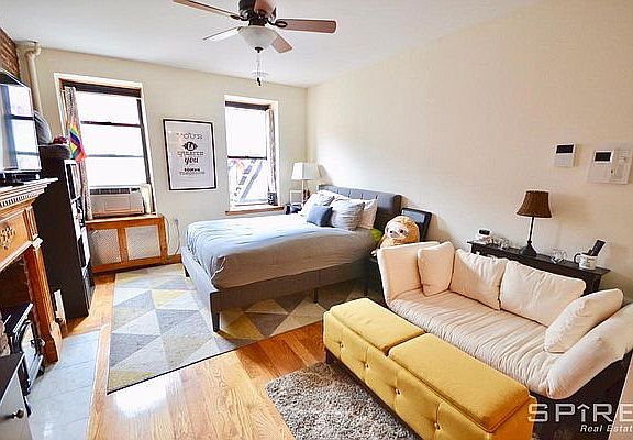 2nd image of 346 W 47th St APT 5A