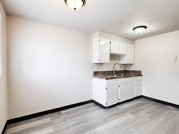 2nd image of 2001 E Linden St #3