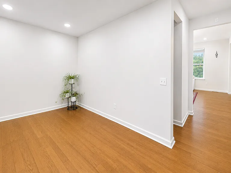 51172 Quaker Ln — Photo 11