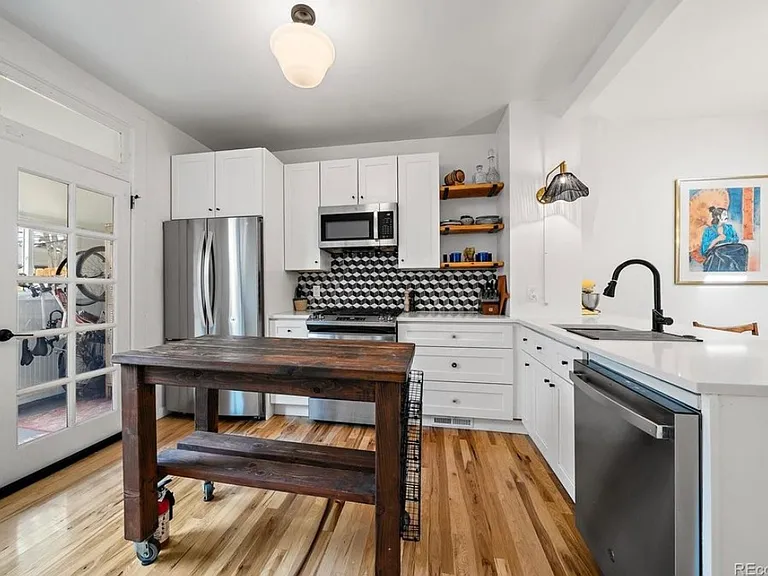 217 E Cedar Ave — Photo 7