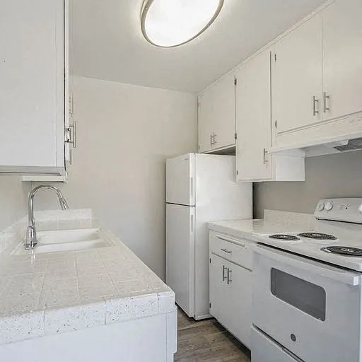The Arches Apartments — Photo 25