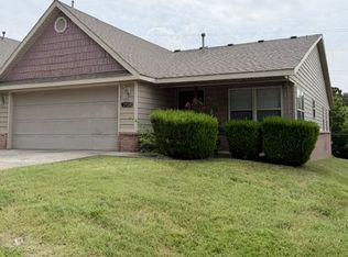 2904 W Old Farmington Rd, Fayetteville, AR 72704