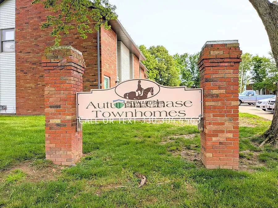 Autumn Chase Townhomes — Photo 2