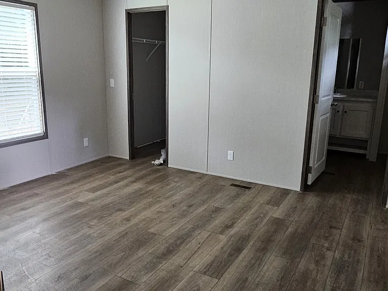 941 Denman St — Photo 8