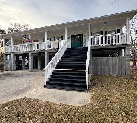 2nd image of 133 Poinsetta Loop