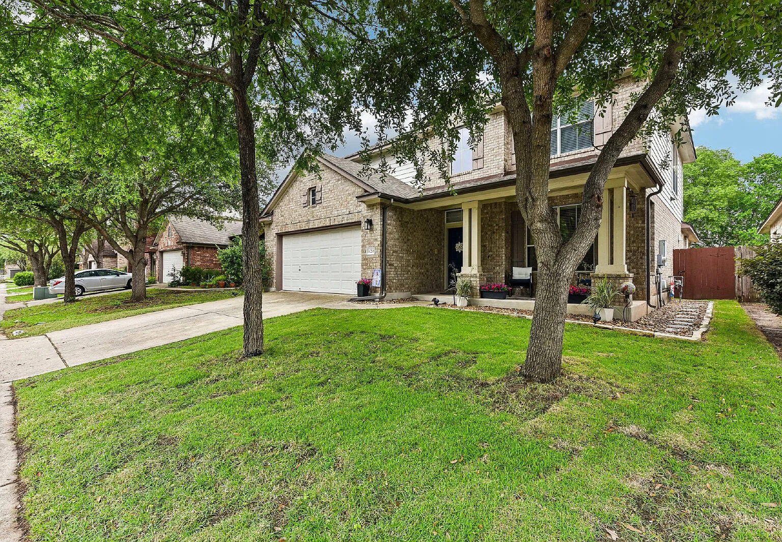 4 bed, 2.5 bath, 2949 sqft, $3,000 — Photo 2