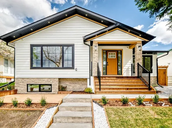 152 SW Capri Ave NW, Calgary, AB T2L 0H5