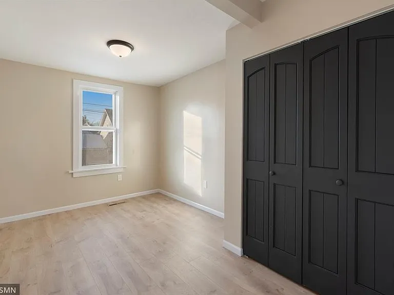 1040 Rose Ave E — Photo 15