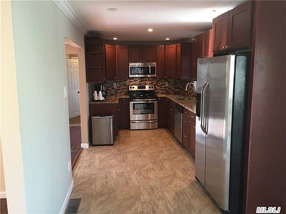 3rd image of 515 Albert St