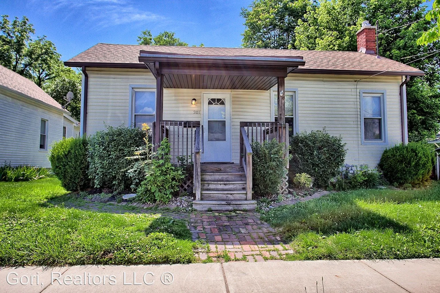 207 S Brown Ave photo 1