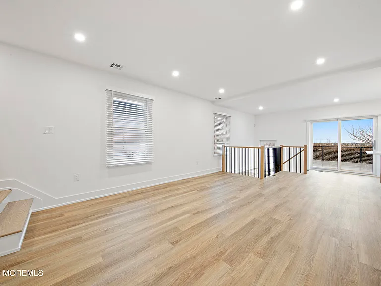 427 Hoyt St — Photo 39