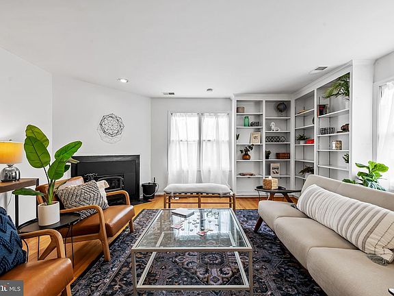 3rd image of 4202 Roland Ave Unit 208