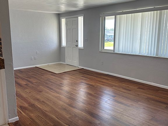 4th image of 4711 Aegean Ave