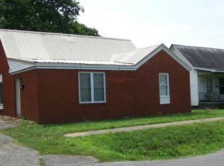221 S Chapman St, Morganfield, KY 42437
