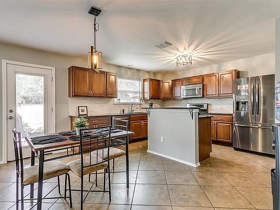 4th image of 8128 Shoshoni Dr