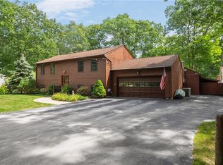 37 Laurel Dr, Glocester, RI 02814