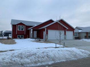 3935 Meridian Dr, Bismarck, ND 58504