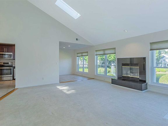 4th image of 90 Hampton Vista Dr