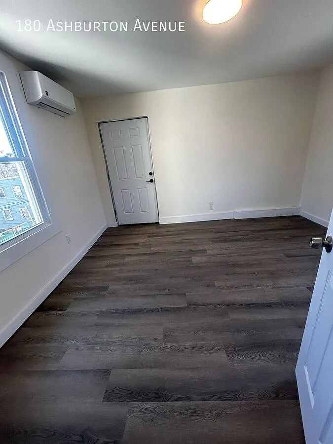 3 bed, $3,000 — Photo 2