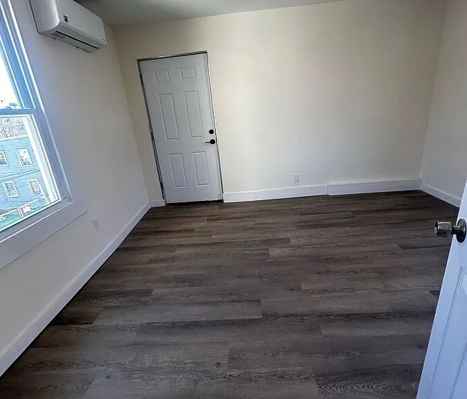 180 Ashburton Ave — Photo 2