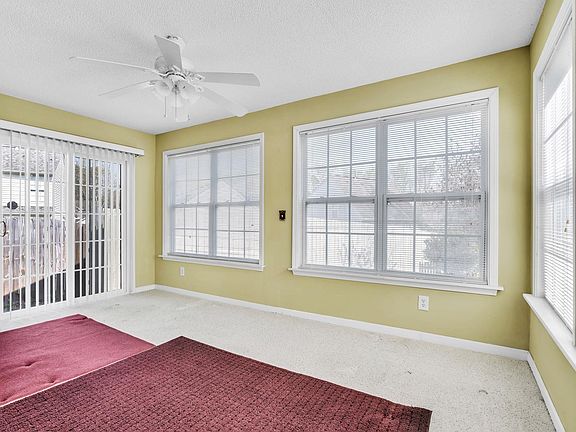 3rd image of 712 Highcrest Dr