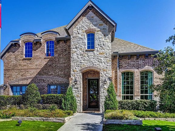 2nd image of 2305 Leslie Ln