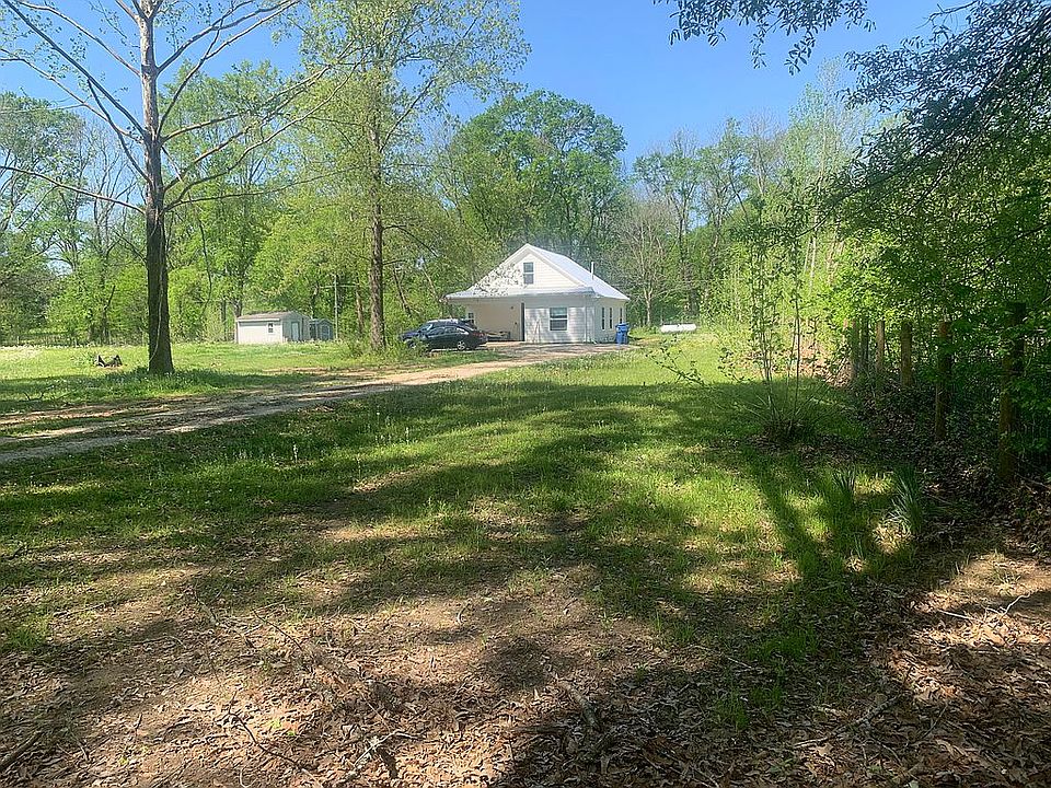2nd image of 435 Burrowtown Rd