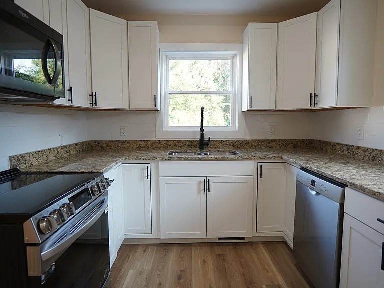 2204 Memorial Ave — Photo 8