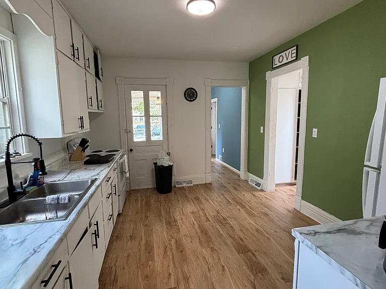 110 W Hanover St — Photo 6