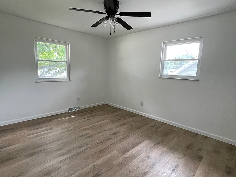 105 Chateau Dr — Photo 13