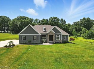 2934 Meadow Creek Dr, Aurora, OH 44202
