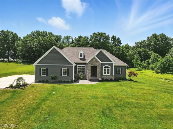 2934 Meadow Creek Dr, Aurora, OH 44202